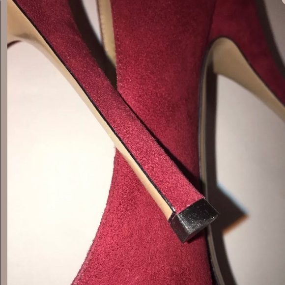 Valentino Studded Gold Toe Cap Pump Red Suede - Picture 8 of 8